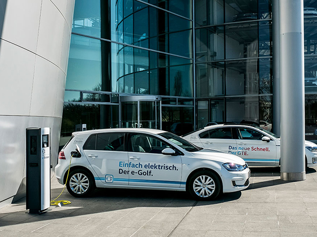 Una e-golf in carica a Dresda