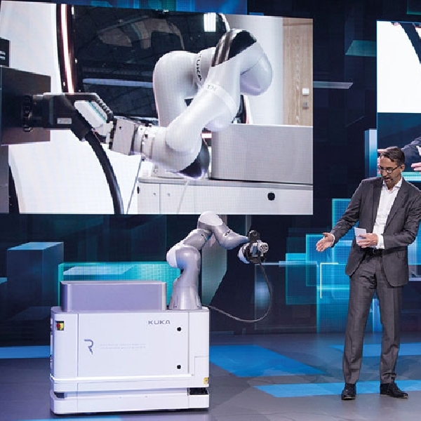 Here is CarLa, the first mobile charging robot for automobiles