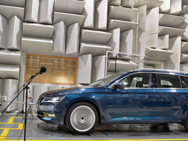 Silenziose e sicure: ecco come le auto elettriche proteggono i pedoni